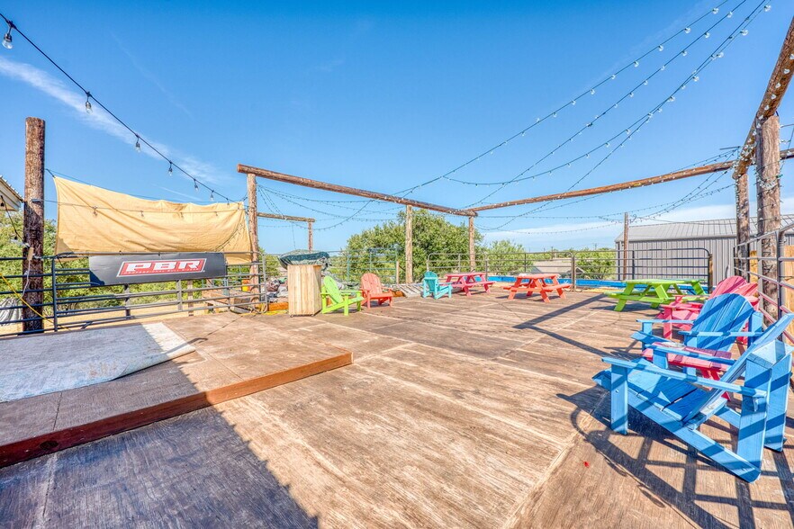 More Photos Of 106 Sunrise Dr, Sunrise Beach Restaurant For Sale