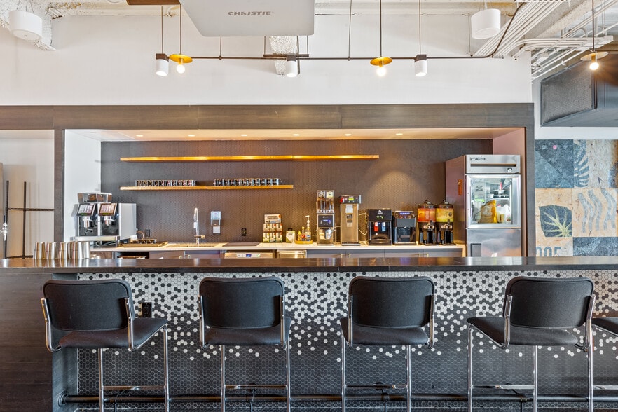 More Photos Of 78 SW 7th St, Miami Office For Lease