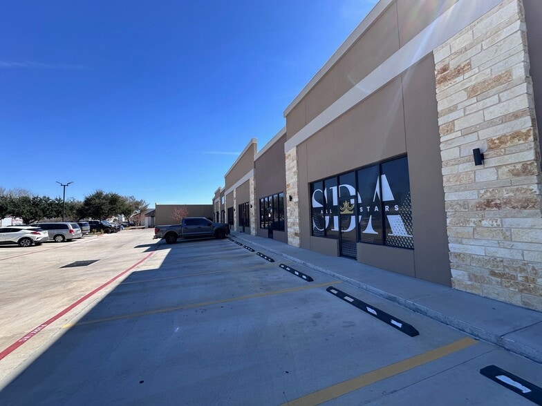 More Photos Of 1400 E Jasmine Ave, McAllen Showroom For Lease