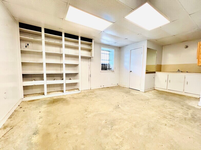 More Photos Of 4512 S Highway 35, Alvin Light Manufacturing For Lease