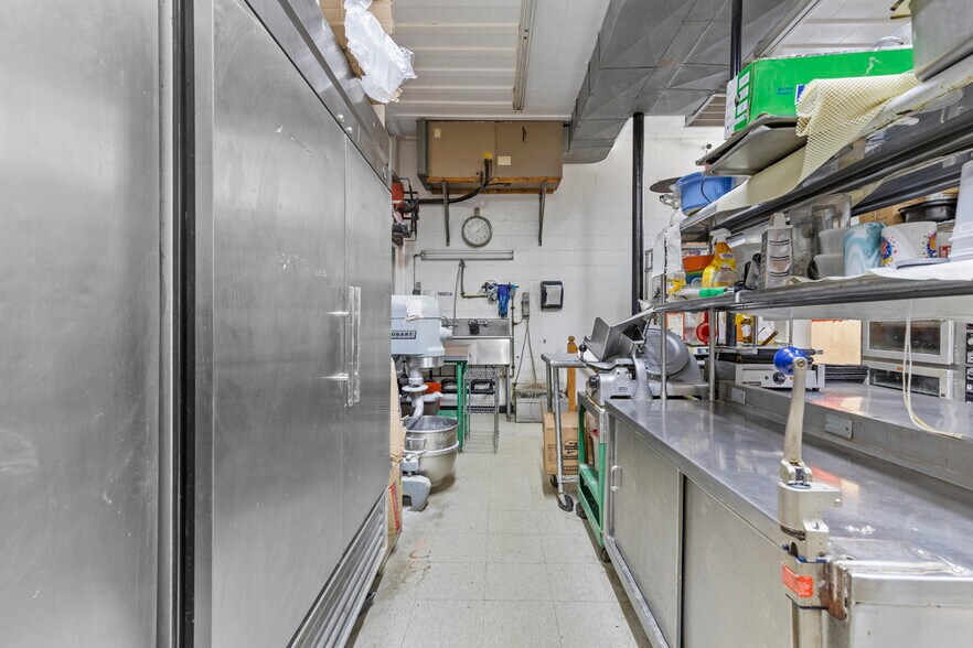 More Photos Of 114 E Lincoln Ave, Mc Donald Storefront For Lease