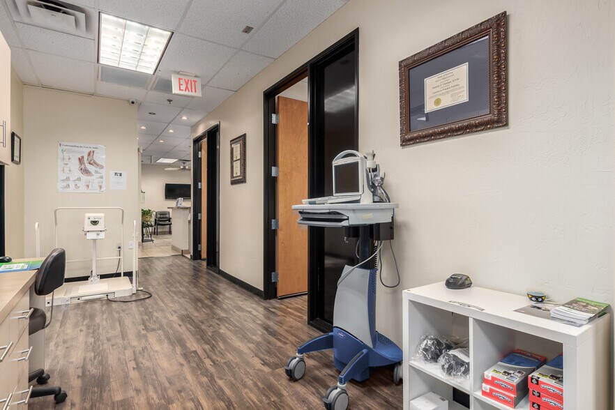 More Photos Of 4045 E Union Hills Dr, Phoenix Medical For Sale