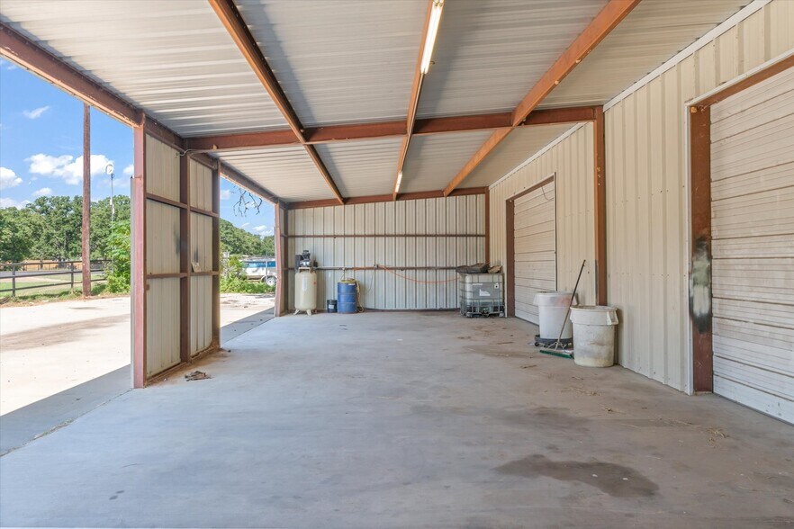 More Photos Of 10015 FM 751, Quinlan Flex For Sale