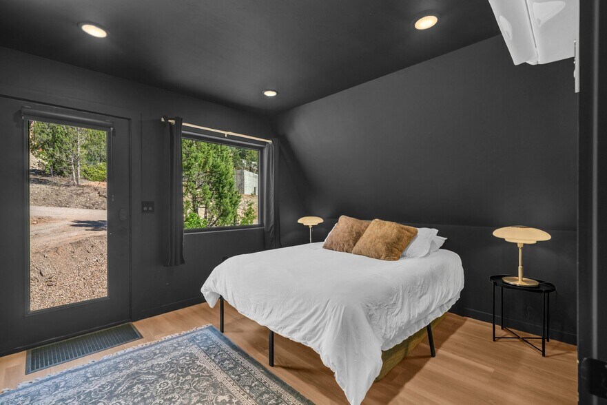 More Photos Of 360 Overlook ln, Glendale Specialty For Sale