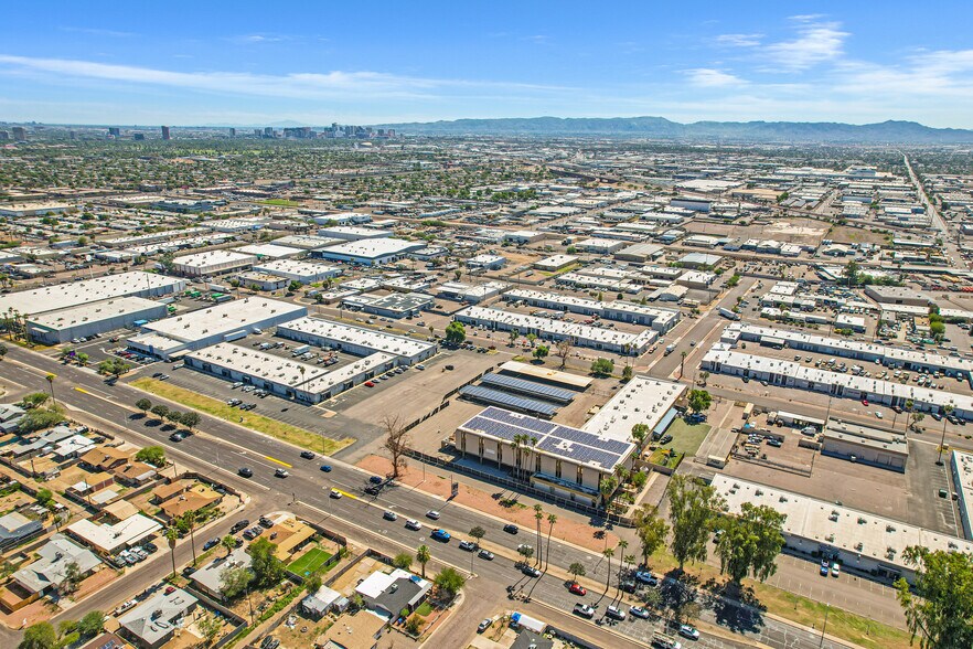 More Photos Of 3001 W Indian School Rd, Phoenix Office For Sale