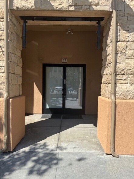 More Photos Of 211 Village Commons Blvd, Camarillo Storefront Retail Residential For Sale