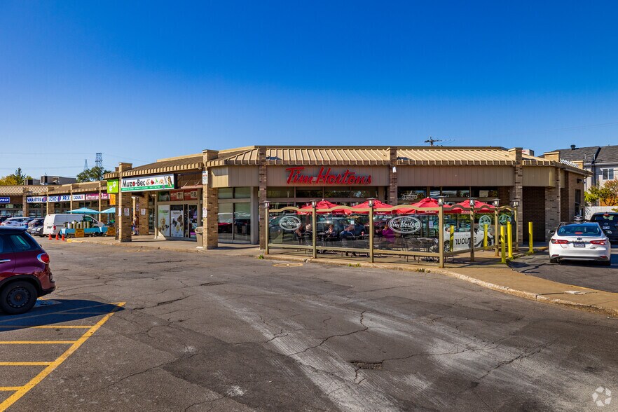 More Photos Of 3545 Boul Dagenais O, Laval Freestanding For Lease