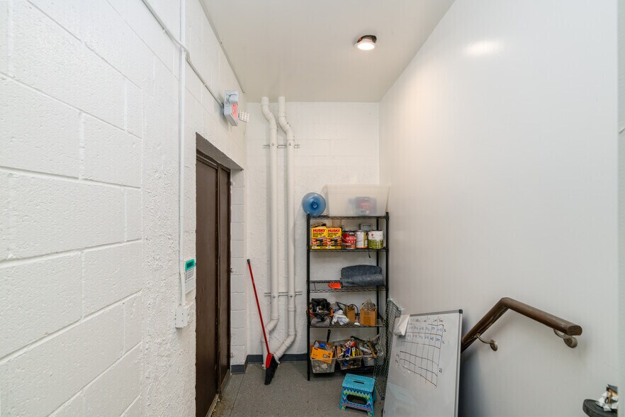 More Photos Of 8212-8214 San Fernando Rd, Sun Valley Light Distribution For Sale