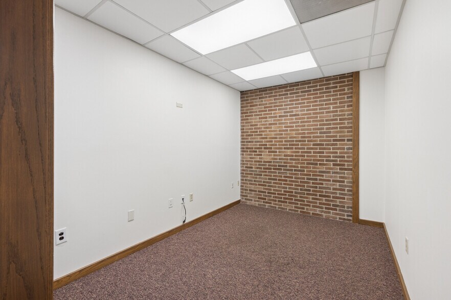More Photos Of 216 Hartmann Dr, Lebanon Distribution For Lease