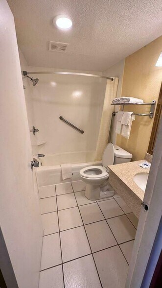 More Photos Of 4142 S Noland Rd, Independence Hotel For Sale