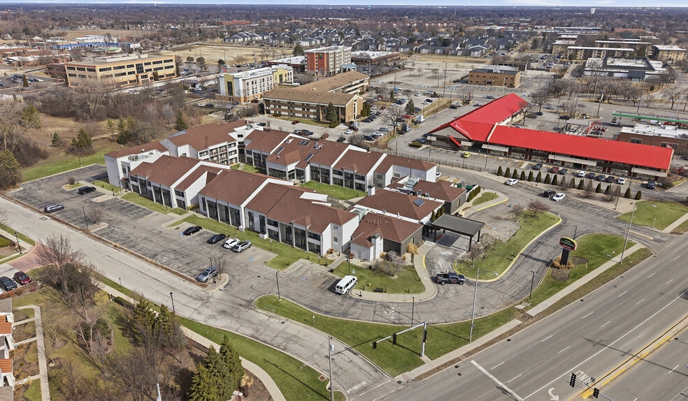 More Photos Of 100 West Algonquin Rd, Arlington Heights Hotel For Sale