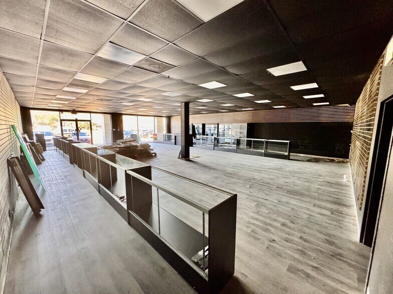 More Photos Of 2401 Veterans Memorial Blvd, Kenner Unknown For Lease