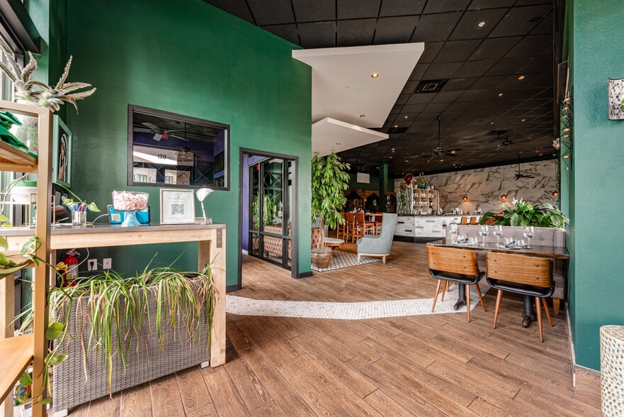 More Photos Of 4757 The Grove Dr, Windermere Storefront Retail Office For Sale