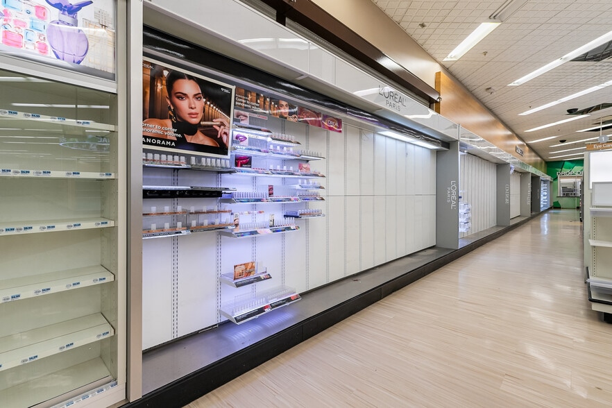 More Photos Of 3227 Northwest Ave, Bellingham Drugstore For Lease