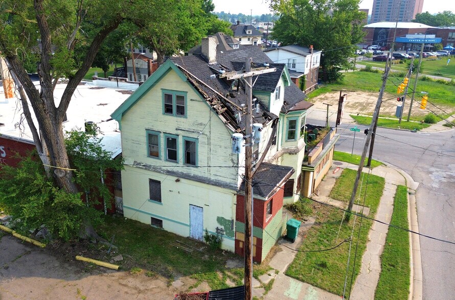 More Photos Of 801 Ml King Ave, Flint Storefront Retail Residential For Sale