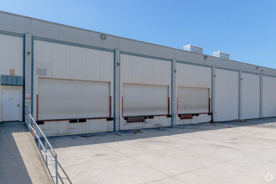 More Photos Of 13758-13760 Midway St, Cerritos Warehouse For Lease