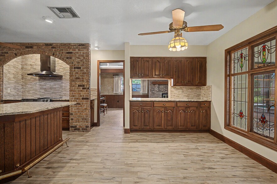 More Photos Of 2160 Laurence Dr, Clearwater Office For Sale