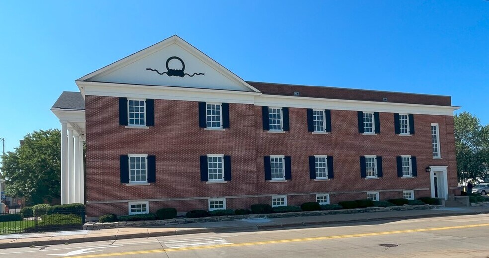 More Photos Of 601 Oregon St, Oshkosh Office For Lease