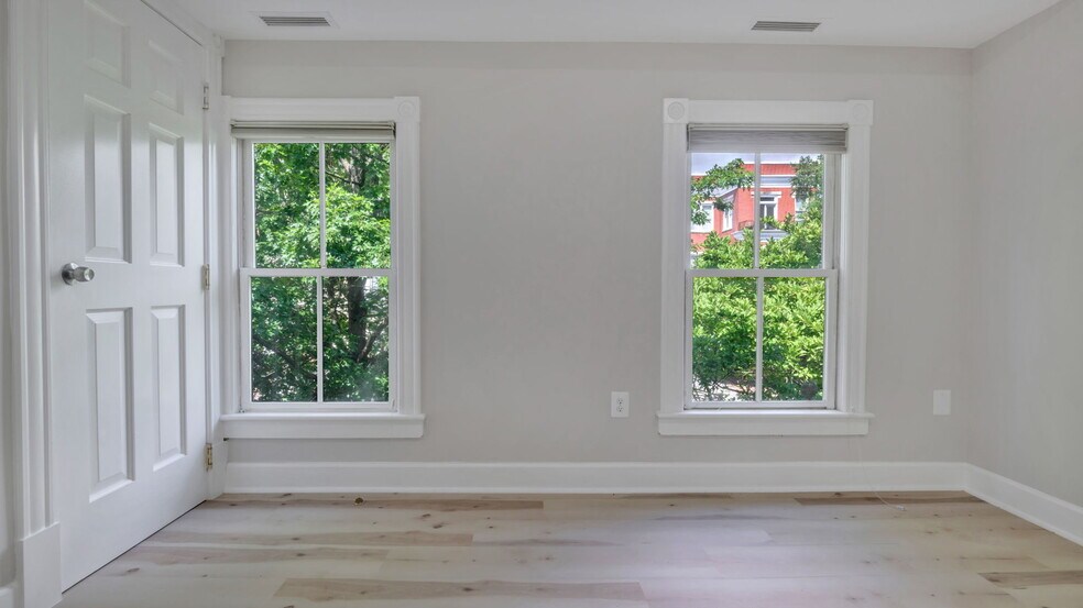 More Photos Of 323 8th St NE, Washington Apartments For Sale