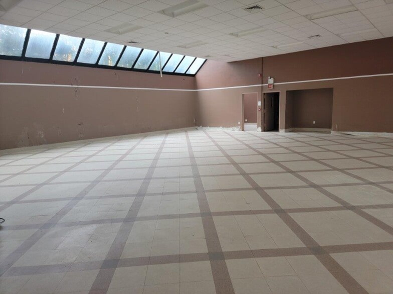 More Photos Of 1440 E 99th St, Brooklyn Medical For Sale