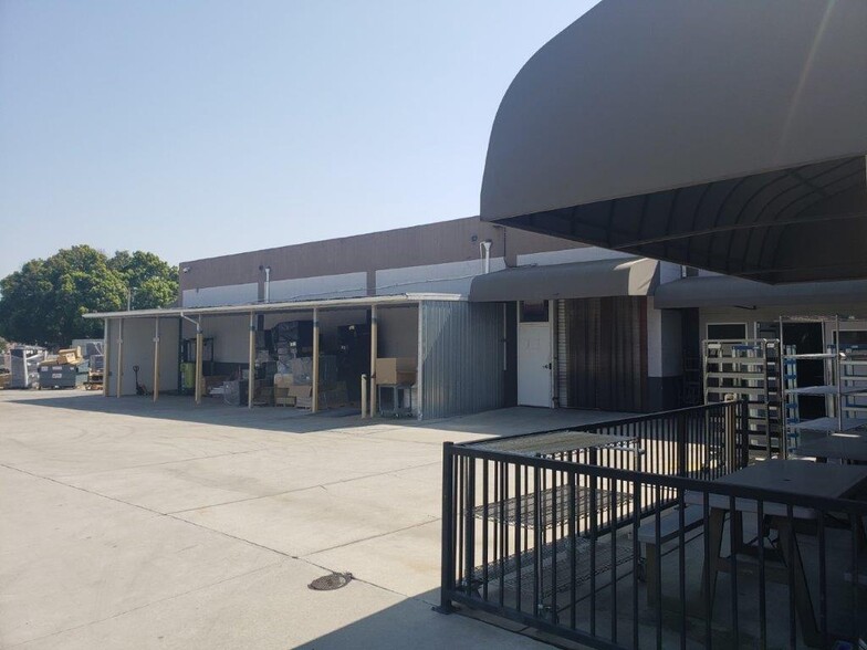 More Photos Of 1020 Chestnut St, Burbank Light Distribution For Lease