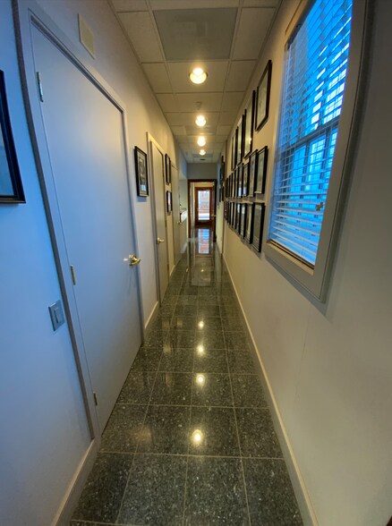 More Photos Of 25 Maryland Ave, Annapolis Office For Sale