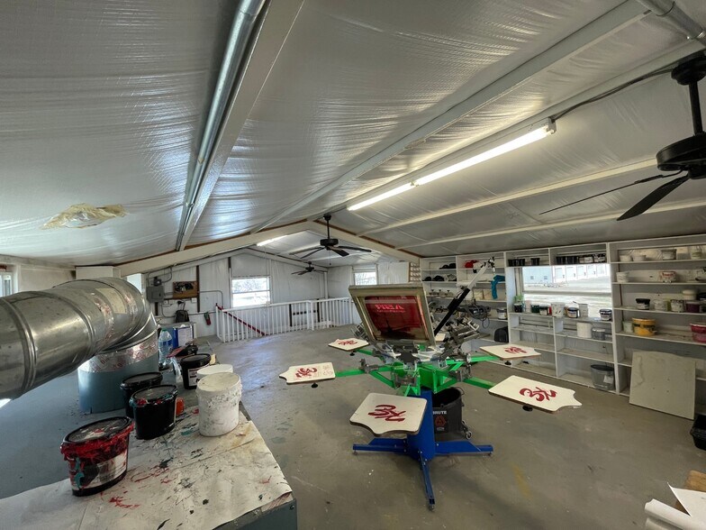 More Photos Of 734 FM 2048, Boyd General Retail For Lease