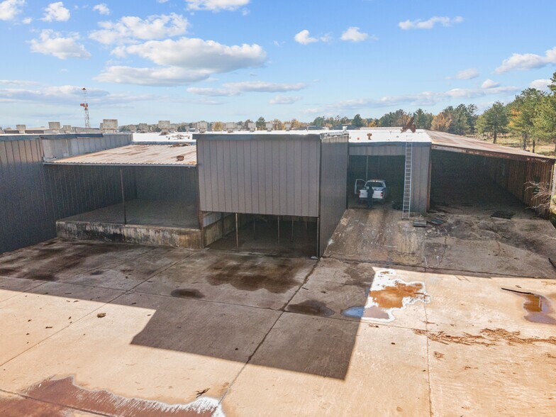 More Photos Of 12345 Massey ave, Tyler Distribution For Lease