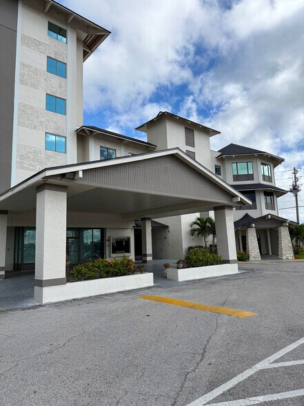 More Photos Of 2435-2437 US Highway 19, Holiday Office Residential For Lease