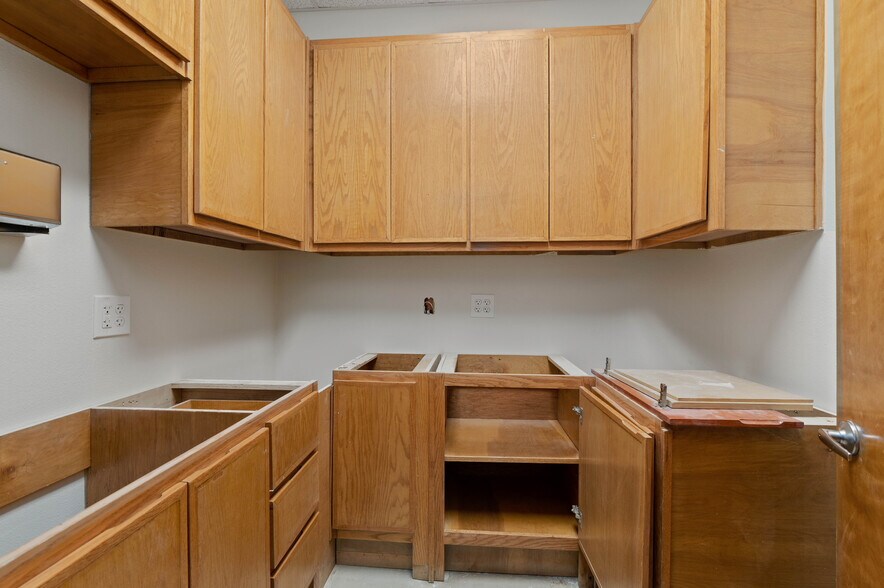 More Photos Of 3605 Interstate 30, Mesquite Medical For Lease