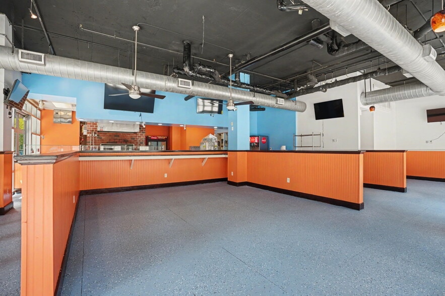 More Photos Of 110 W Bryan St, Savannah Freestanding For Lease