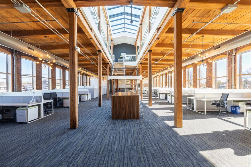 More Photos Of 480 Pleasant St, Watertown Office For Lease