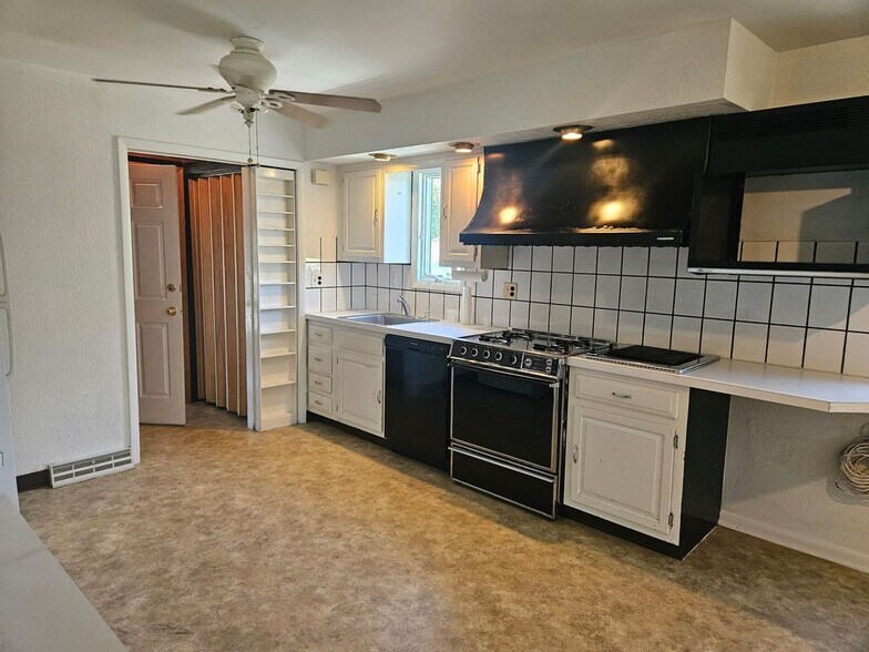 More Photos Of 1431 S Olden Ave, Trenton General Retail For Sale