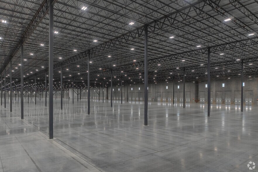 More Photos Of 210 Sunridge Blvd, Wilmer Distribution For Lease