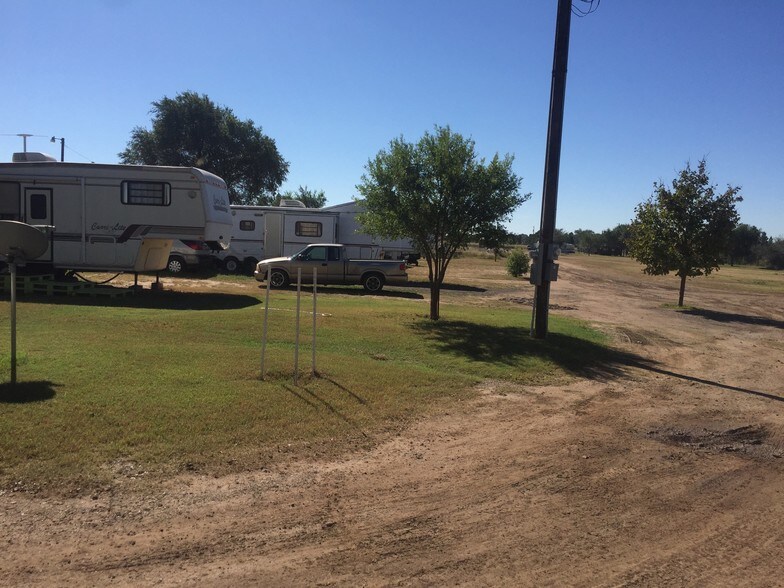 More Photos Of 2203 Woodrow Rd, Lubbock Trailer Camper Park For Sale