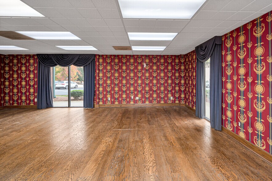 More Photos Of 1572 Montgomery Hwy, Birmingham Office For Lease