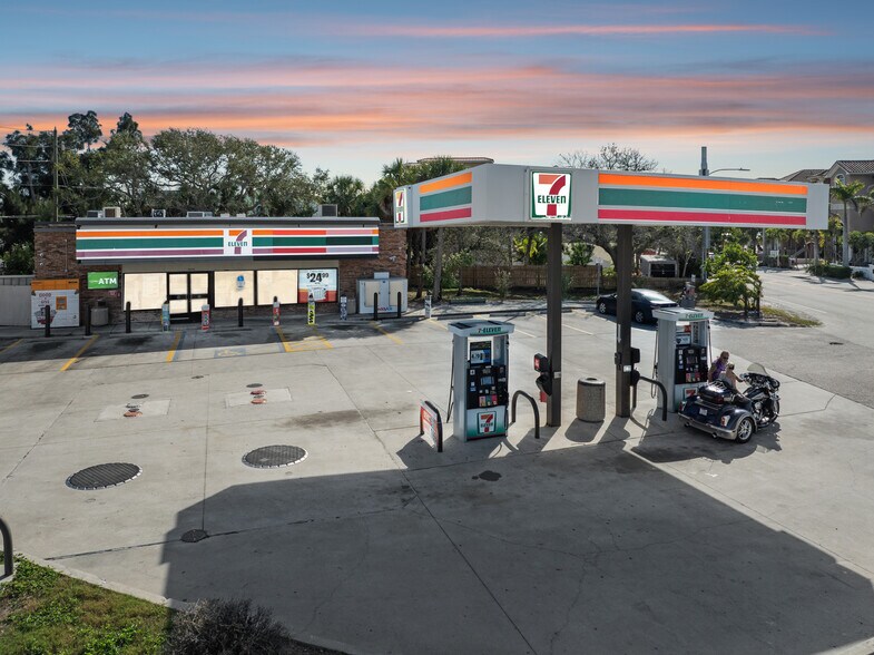 Primary Photo Of 9695 Gulf Blvd, Treasure Island Service Station For Sale