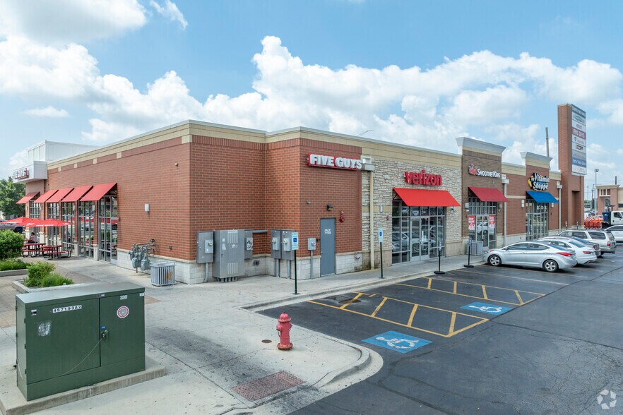 More Photos Of 7170 Cermak Rd, Berwyn Freestanding For Sale