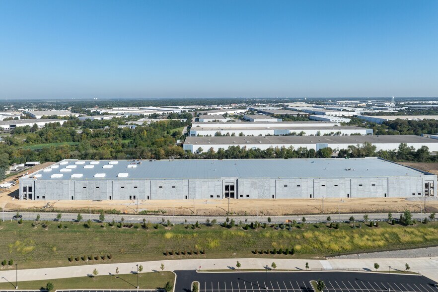 More Photos Of 17524 Bluff Rd, Woodridge Distribution For Lease