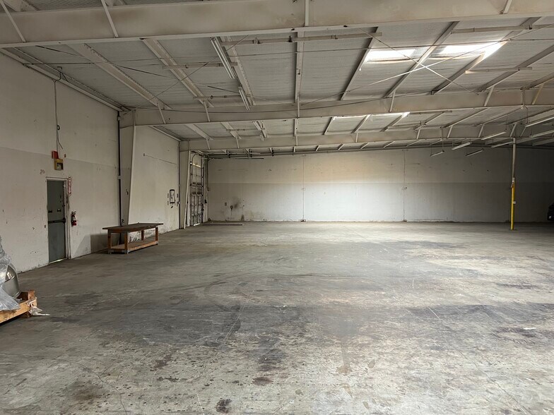 More Photos Of 501 Industrial Dr, Richardson Warehouse For Lease
