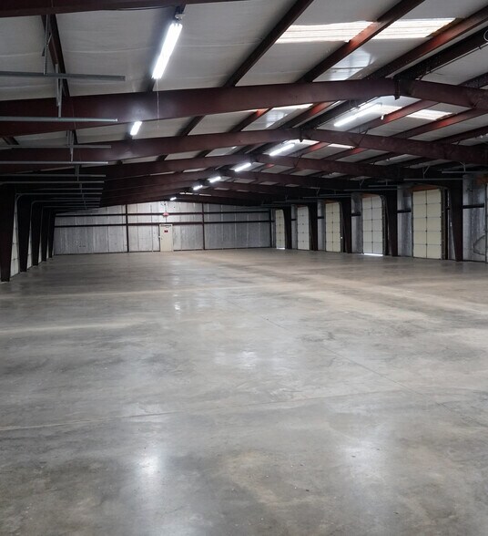 More Photos Of 150 Ayers Blvd, Belpre Light Distribution For Lease