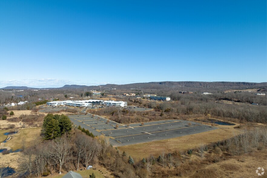 More Photos Of 108 Leigus Rd, Wallingford Office For Lease