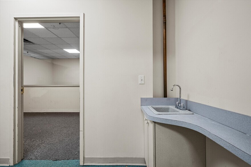 More Photos Of 24 Old Albany Post Rd, Croton-on-Hudson Medical For Lease