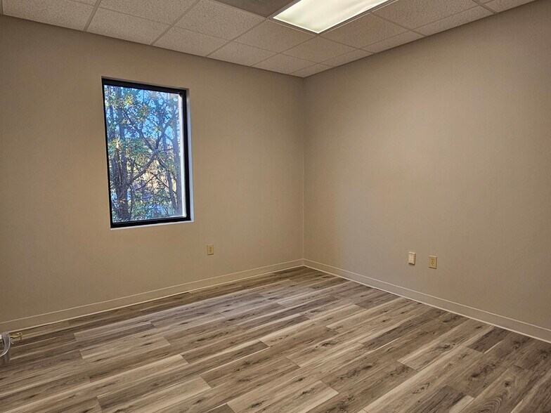 More Photos Of 2013 Lawrenceville Suwanee Rd, Lawrenceville Office For Lease