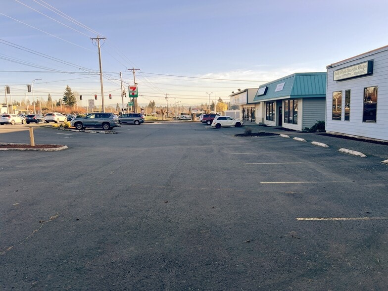 More Photos Of 16725 SE McLoughlin Blvd, Milwaukie Convenience Store For Sale