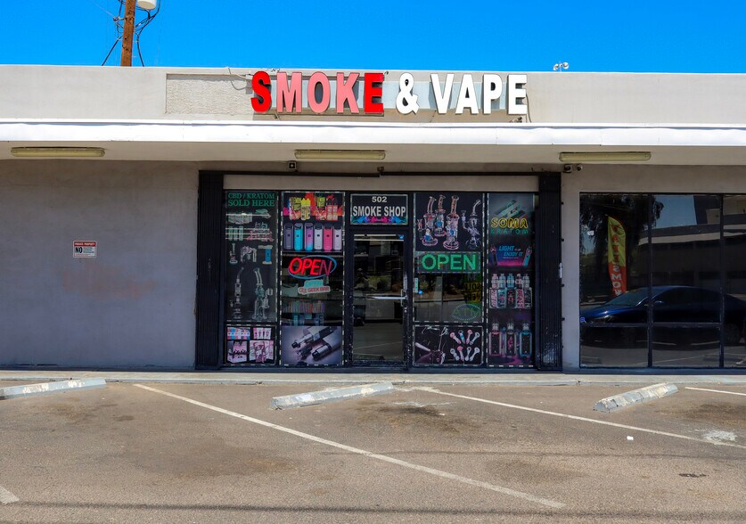 More Photos Of 500 W Indian School Rd, Phoenix Storefront For Sale