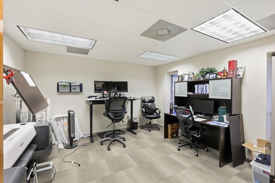 More Photos Of 711 60th St Ct E, Bradenton Light Distribution For Sale