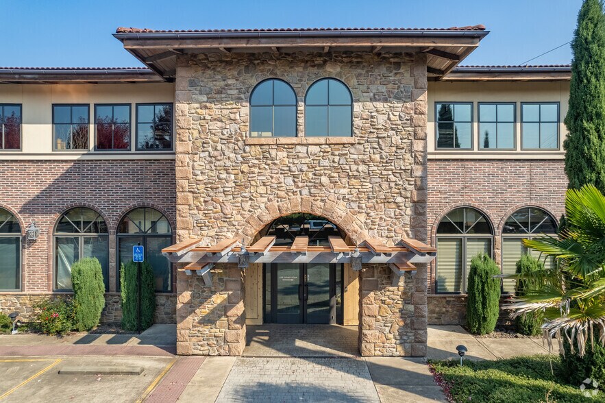 More Photos Of 17565 SW Handley St, Sherwood Medical For Lease