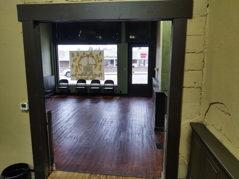 More Photos Of 310-312 Main St, Toledo Storefront Retail Residential For Lease