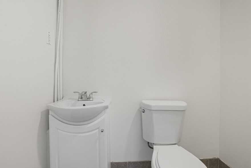 More Photos Of 5840 W 63Rd St, Chicago Freestanding For Sale